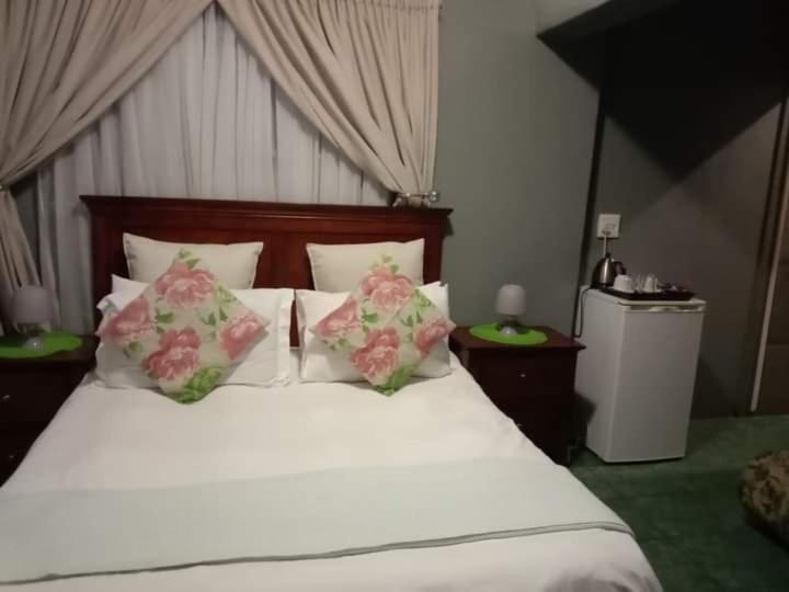 Lapaleholo Guesthouse Phuthaditjhaba Eksteriør billede